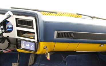 Chevrolet-C10-1980-Yellow-Blue-37