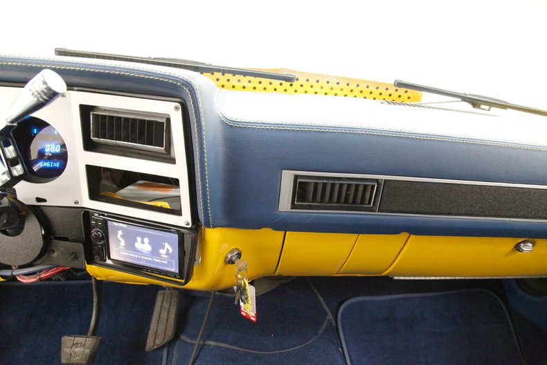 Chevrolet-C10-1980-Yellow-Blue-37