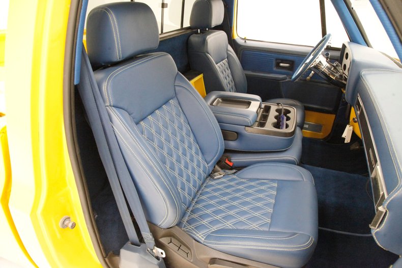 Chevrolet-C10-1980-Yellow-Blue-40