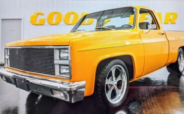 Chevrolet-C10-1982-Yellow-Gray-Cloth-11