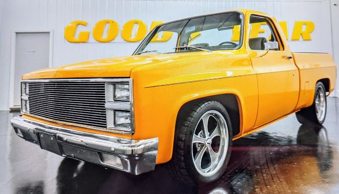 Chevrolet-C10-1982-Yellow-Gray-Cloth-11