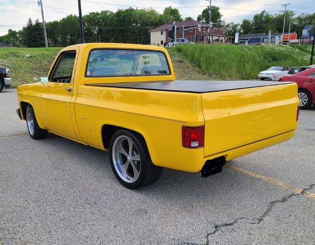 Chevrolet-C10-1982-Yellow-Gray-Cloth-12