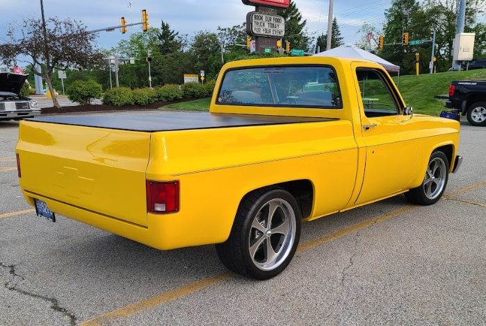 Chevrolet-C10-1982-Yellow-Gray-Cloth-13