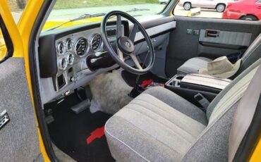 Chevrolet-C10-1982-Yellow-Gray-Cloth-16