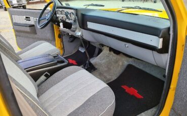 Chevrolet-C10-1982-Yellow-Gray-Cloth-21