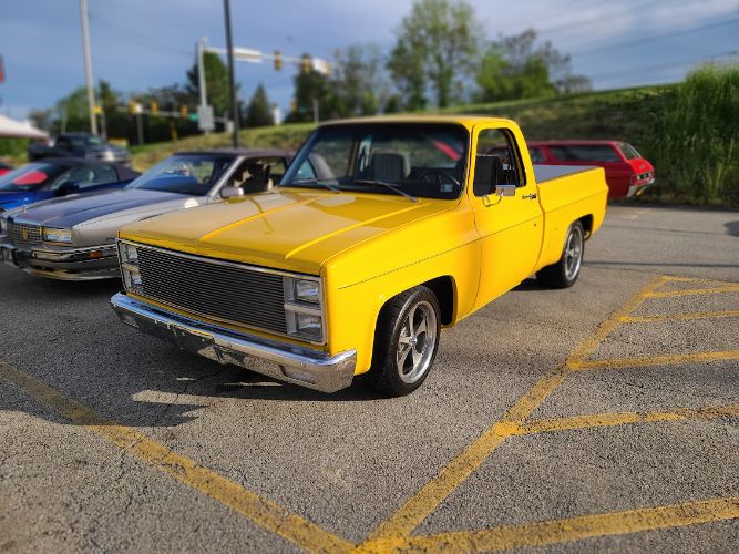 Chevrolet-C10-1982-Yellow-Gray-Cloth-23