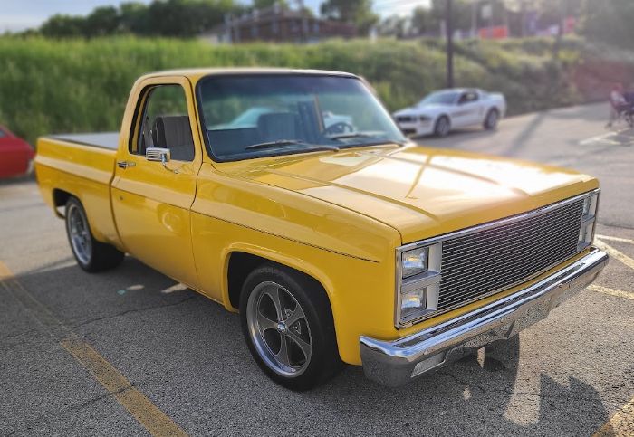 Chevrolet-C10-1982-Yellow-Gray-Cloth-27