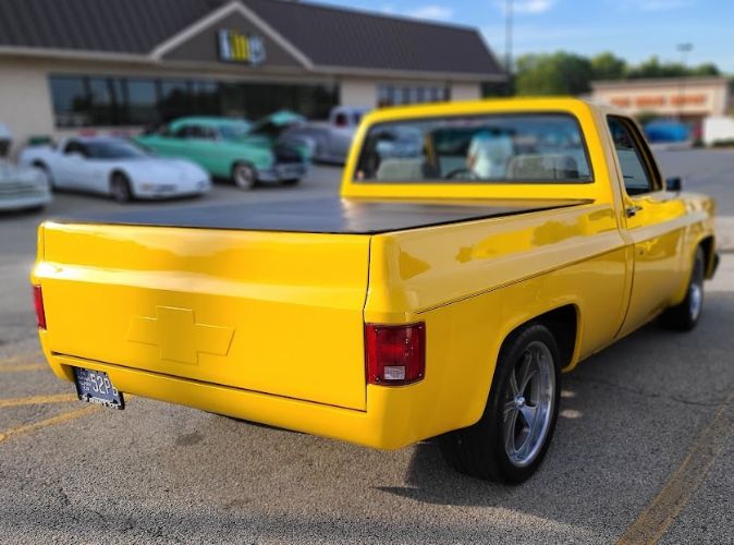 Chevrolet-C10-1982-Yellow-Gray-Cloth-29