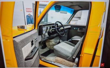 Chevrolet-C10-1982-Yellow-Gray-Cloth-6