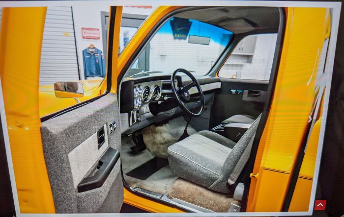 Chevrolet-C10-1982-Yellow-Gray-Cloth-7