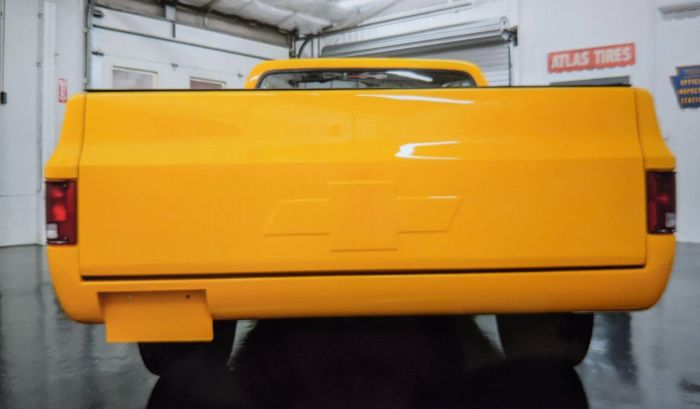 Chevrolet-C10-1982-Yellow-Gray-Cloth-9