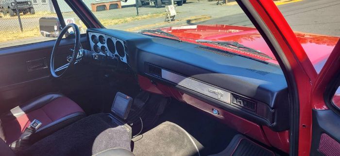 Chevrolet-C10-1983-10