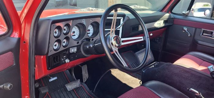 Chevrolet-C10-1983-12