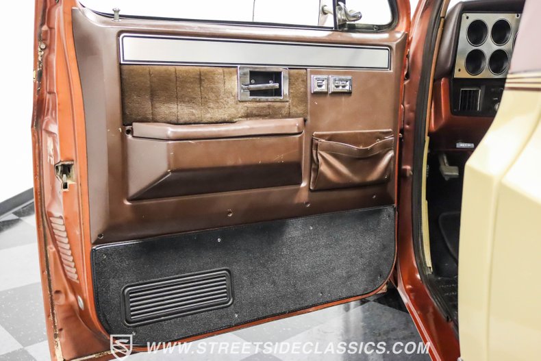 Chevrolet-C10-1983-Light-Bronze-Almond-17