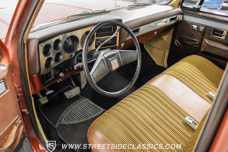 Chevrolet-C10-1983-Light-Bronze-Almond-3
