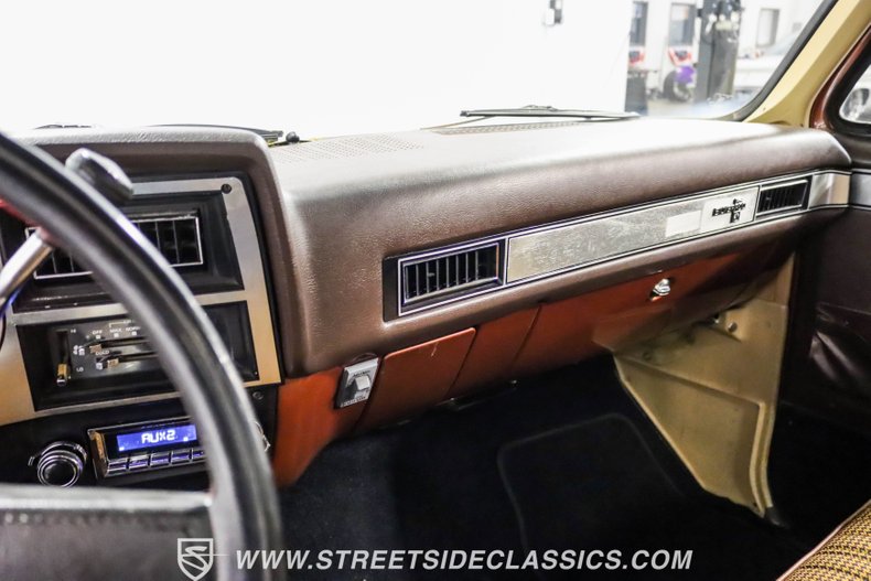 Chevrolet-C10-1983-Light-Bronze-Almond-45