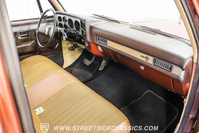 Chevrolet-C10-1983-Light-Bronze-Almond-48
