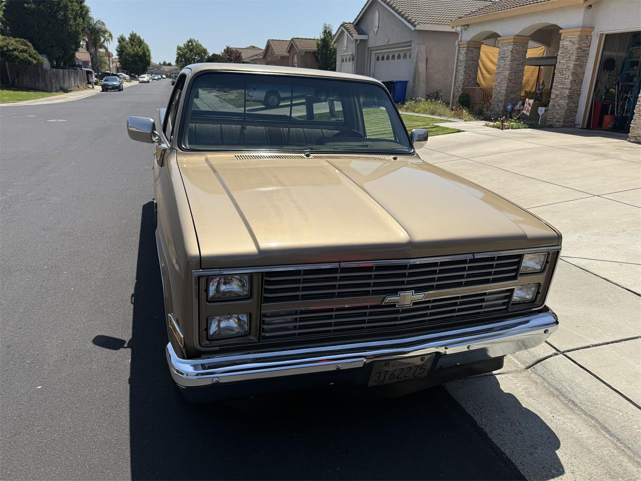 Chevrolet-C10-1983-Two-tone-gold-Two-tone-gold-and-br-1