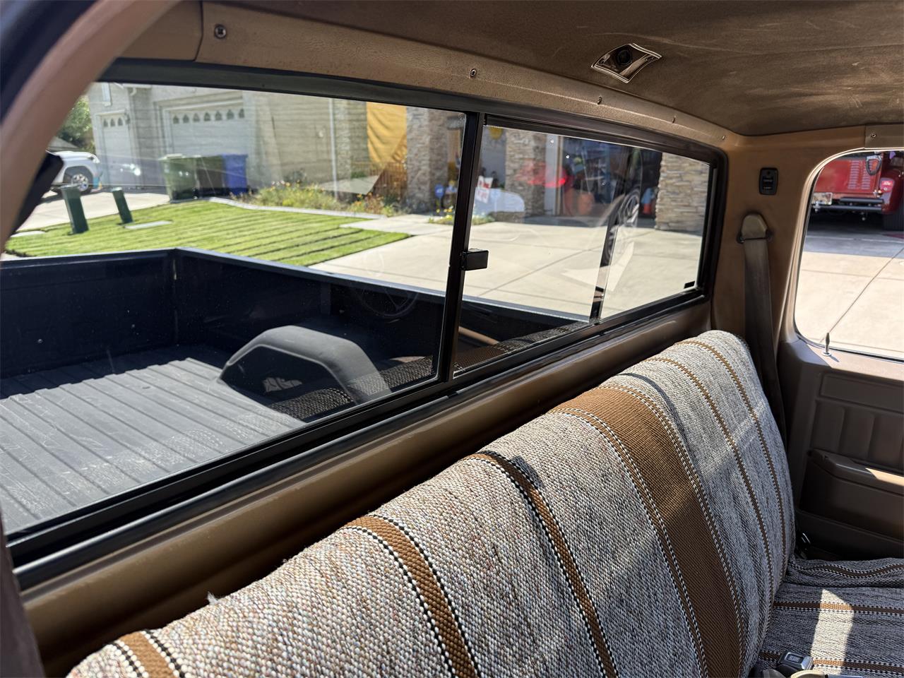 Chevrolet-C10-1983-Two-tone-gold-Two-tone-gold-and-br-11
