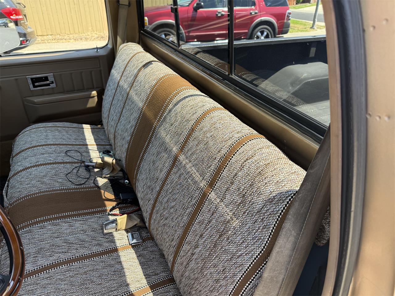 Chevrolet-C10-1983-Two-tone-gold-Two-tone-gold-and-br-13