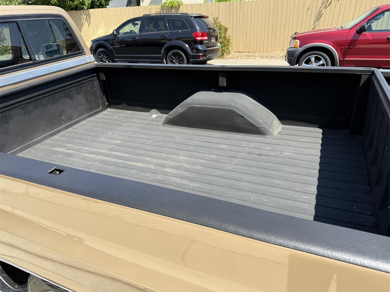 Chevrolet-C10-1983-Two-tone-gold-Two-tone-gold-and-br-14