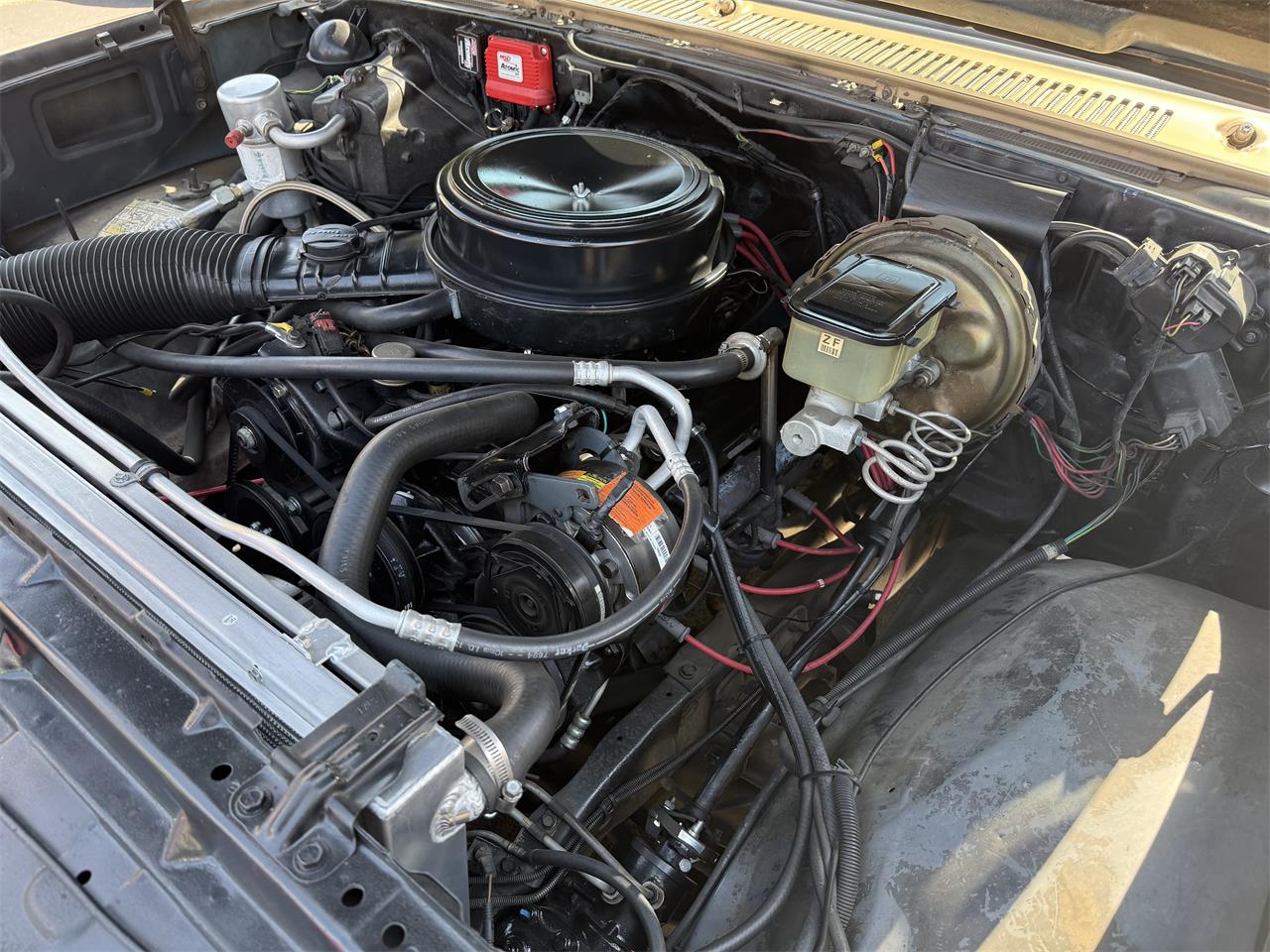 Chevrolet-C10-1983-Two-tone-gold-Two-tone-gold-and-br-16