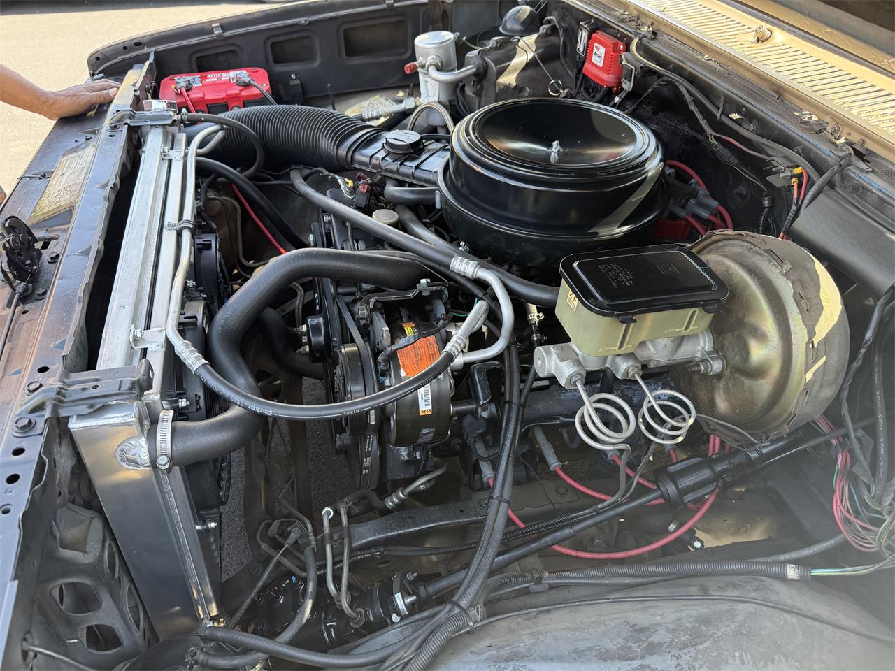 Chevrolet-C10-1983-Two-tone-gold-Two-tone-gold-and-br-17