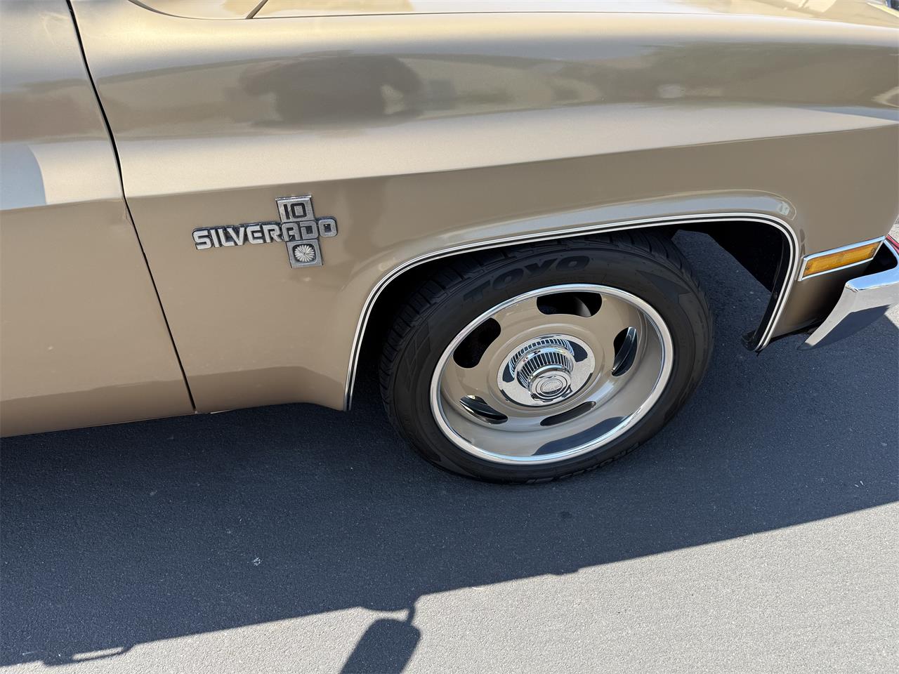 Chevrolet-C10-1983-Two-tone-gold-Two-tone-gold-and-br-2