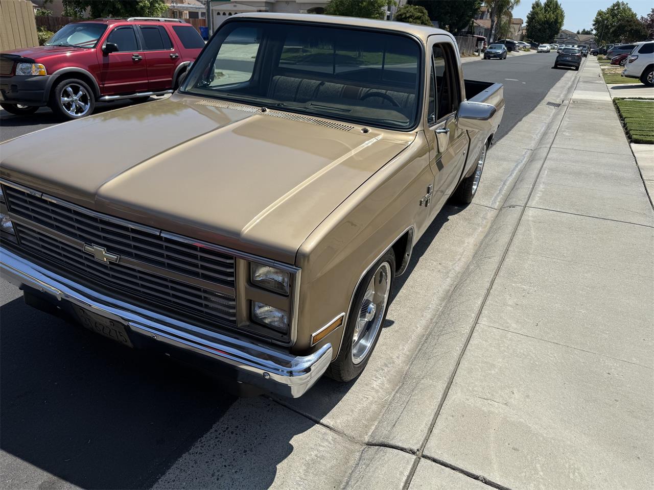 Chevrolet-C10-1983-Two-tone-gold-Two-tone-gold-and-br-7
