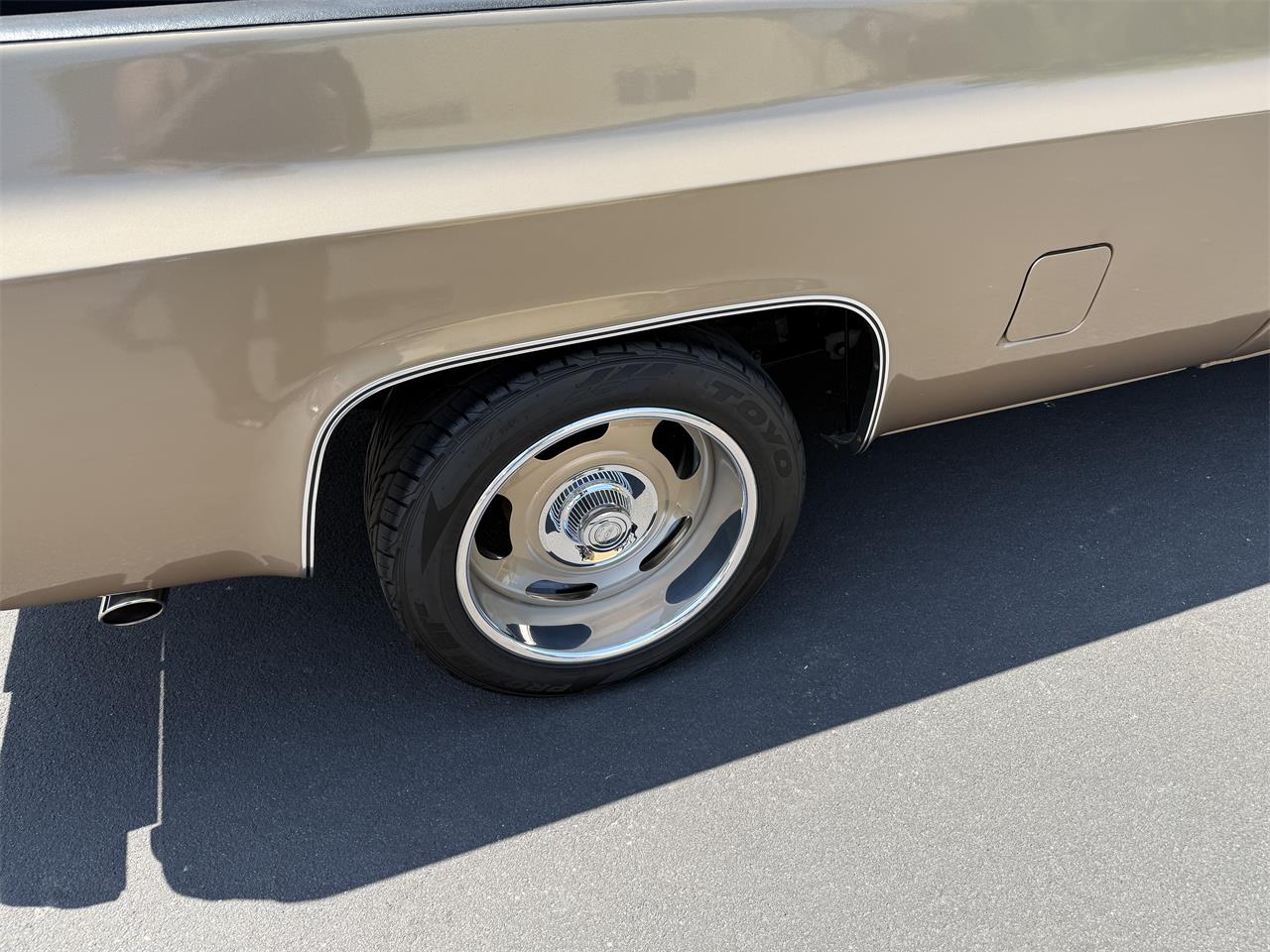 Chevrolet-C10-1983-Two-tone-gold-Two-tone-gold-and-br-8