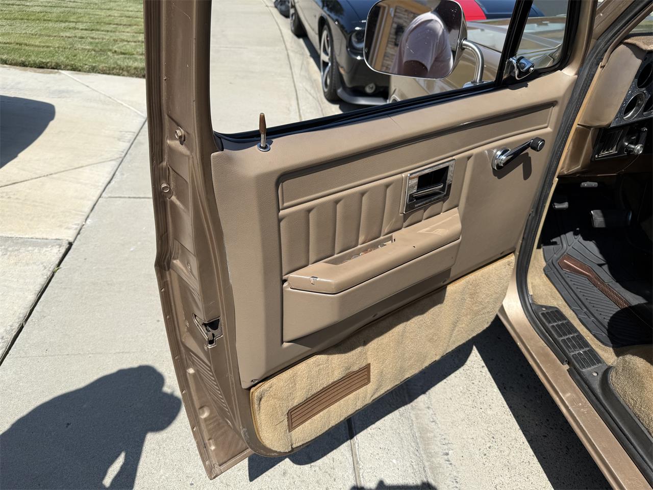 Chevrolet-C10-1983-Two-tone-gold-Two-tone-gold-and-br-9