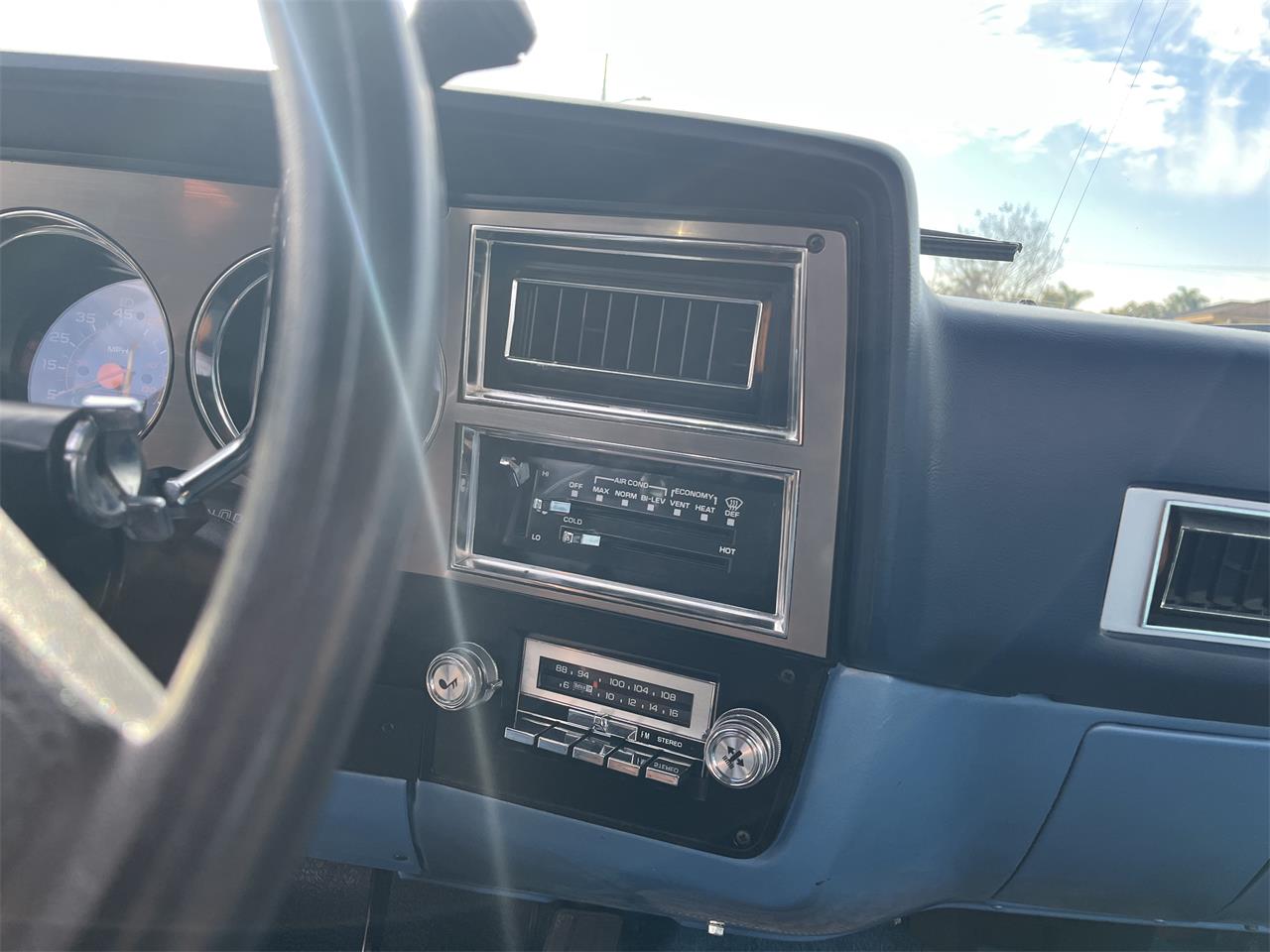 Chevrolet-C10-1984-Blue-and-Silver-Blue-1