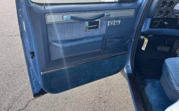 Chevrolet-C10-1984-Blue-and-Silver-Blue-12