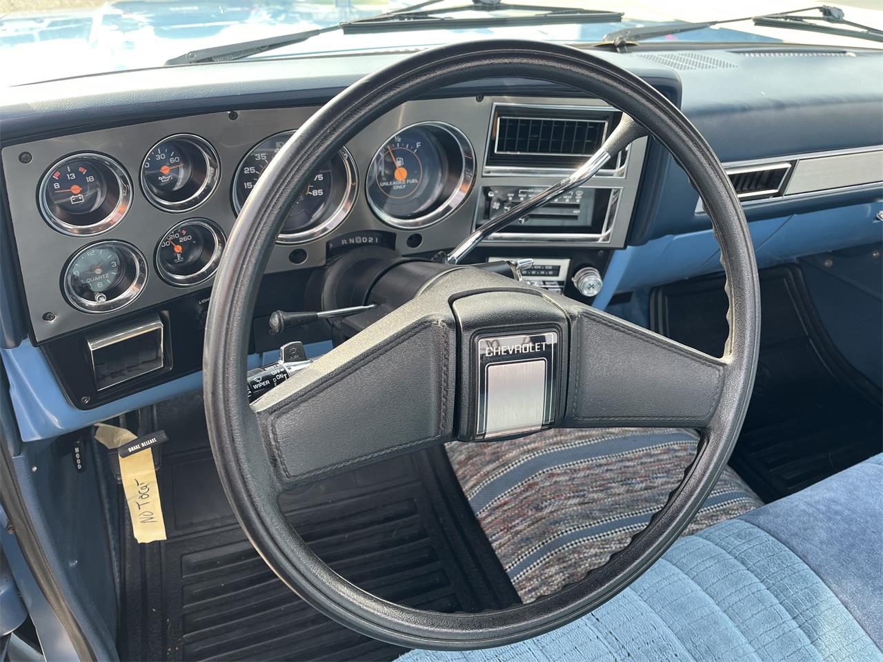 Chevrolet-C10-1984-Blue-and-Silver-Blue-13