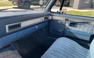 Chevrolet-C10-1984-Blue-and-Silver-Blue-2