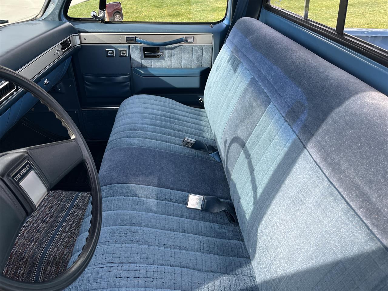 Chevrolet-C10-1984-Blue-and-Silver-Blue-3