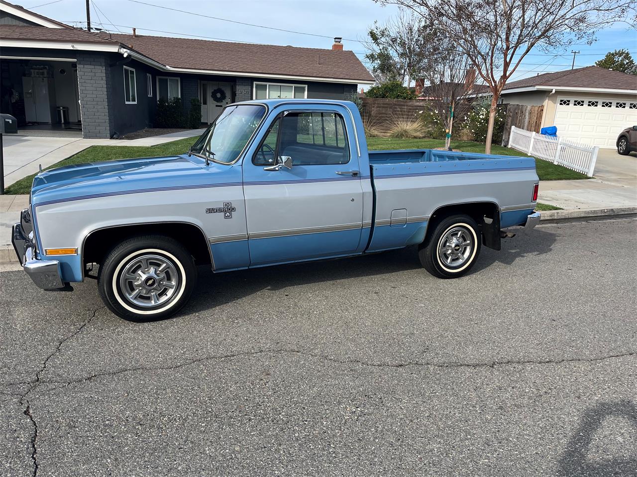 Chevrolet-C10-1984-Blue-and-Silver-Blue-7