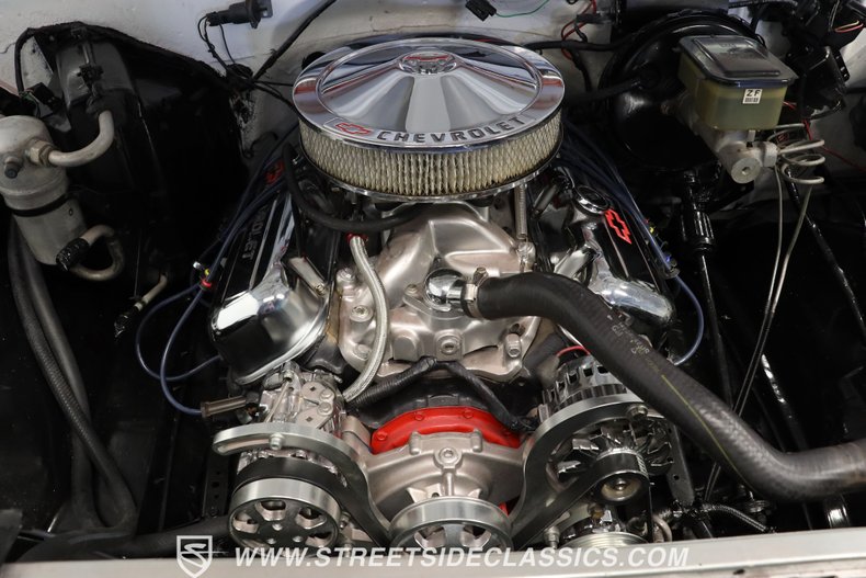 Chevrolet-C10-1984-RedWhite-Red-1