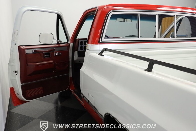 Chevrolet-C10-1984-RedWhite-Red-10