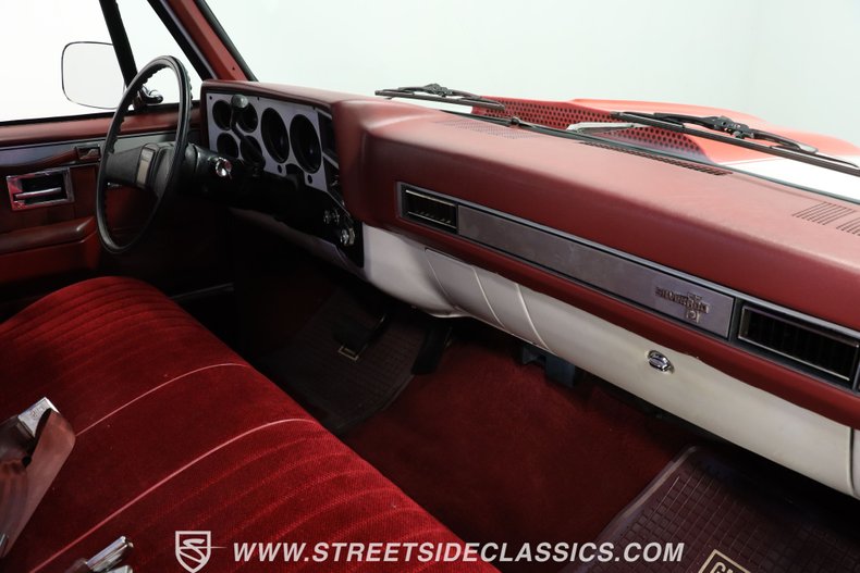 Chevrolet-C10-1984-RedWhite-Red-13