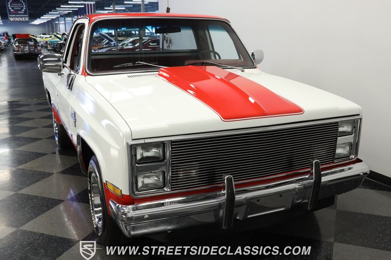 Chevrolet-C10-1984-RedWhite-Red-17