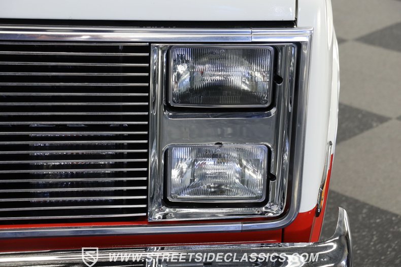 Chevrolet-C10-1984-RedWhite-Red-18