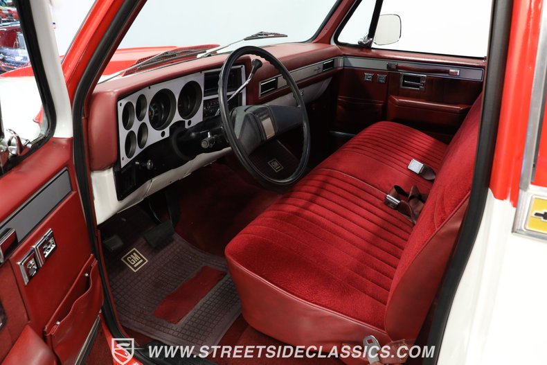 Chevrolet-C10-1984-RedWhite-Red-2