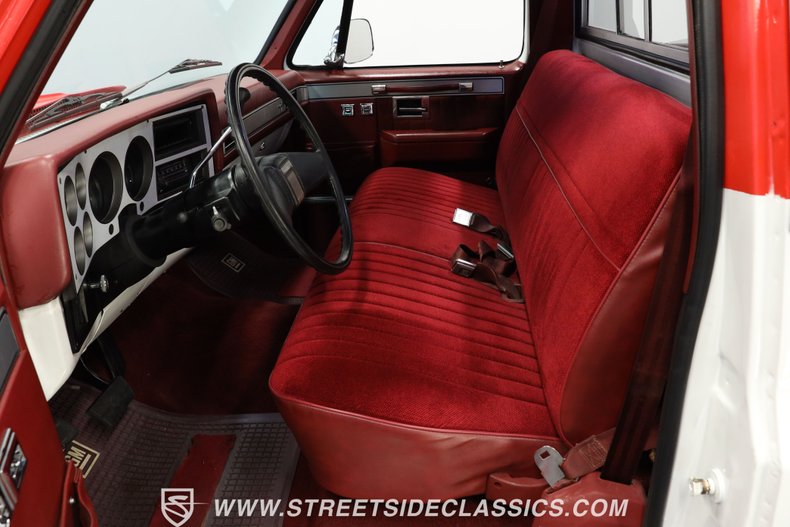 Chevrolet-C10-1984-RedWhite-Red-22
