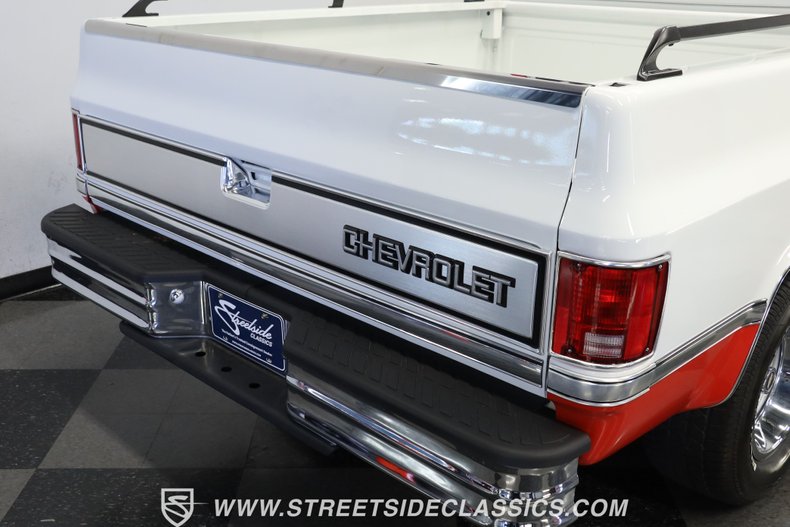 Chevrolet-C10-1984-RedWhite-Red-24