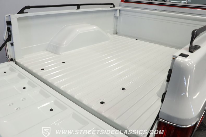 Chevrolet-C10-1984-RedWhite-Red-32