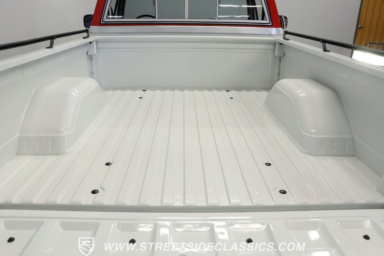 Chevrolet-C10-1984-RedWhite-Red-33