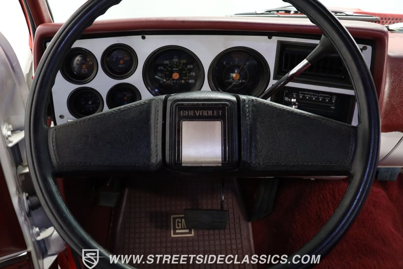 Chevrolet-C10-1984-RedWhite-Red-36