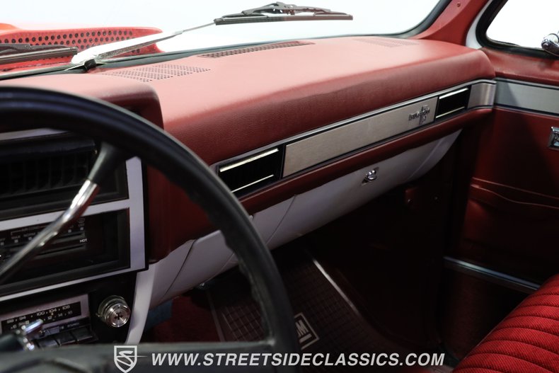 Chevrolet-C10-1984-RedWhite-Red-40
