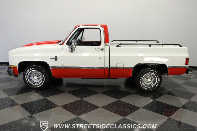 Chevrolet-C10-1984-RedWhite-Red
